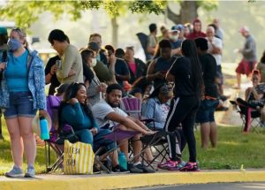 Hundreds of people line up outside the Kentucky Career Center, over two hours prior to its opening, to find assistance with their unemployment claims, in Frankfort, Kentucky, U.S. June 18, 2020. REUTERS/Bryan Woolston/File Photo