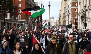Tens of thousands of people in Britain marched in London to express their support for Palestine