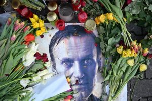 Mourners gather in Moscow for Alexei Navalny's funeral despite arrest fears